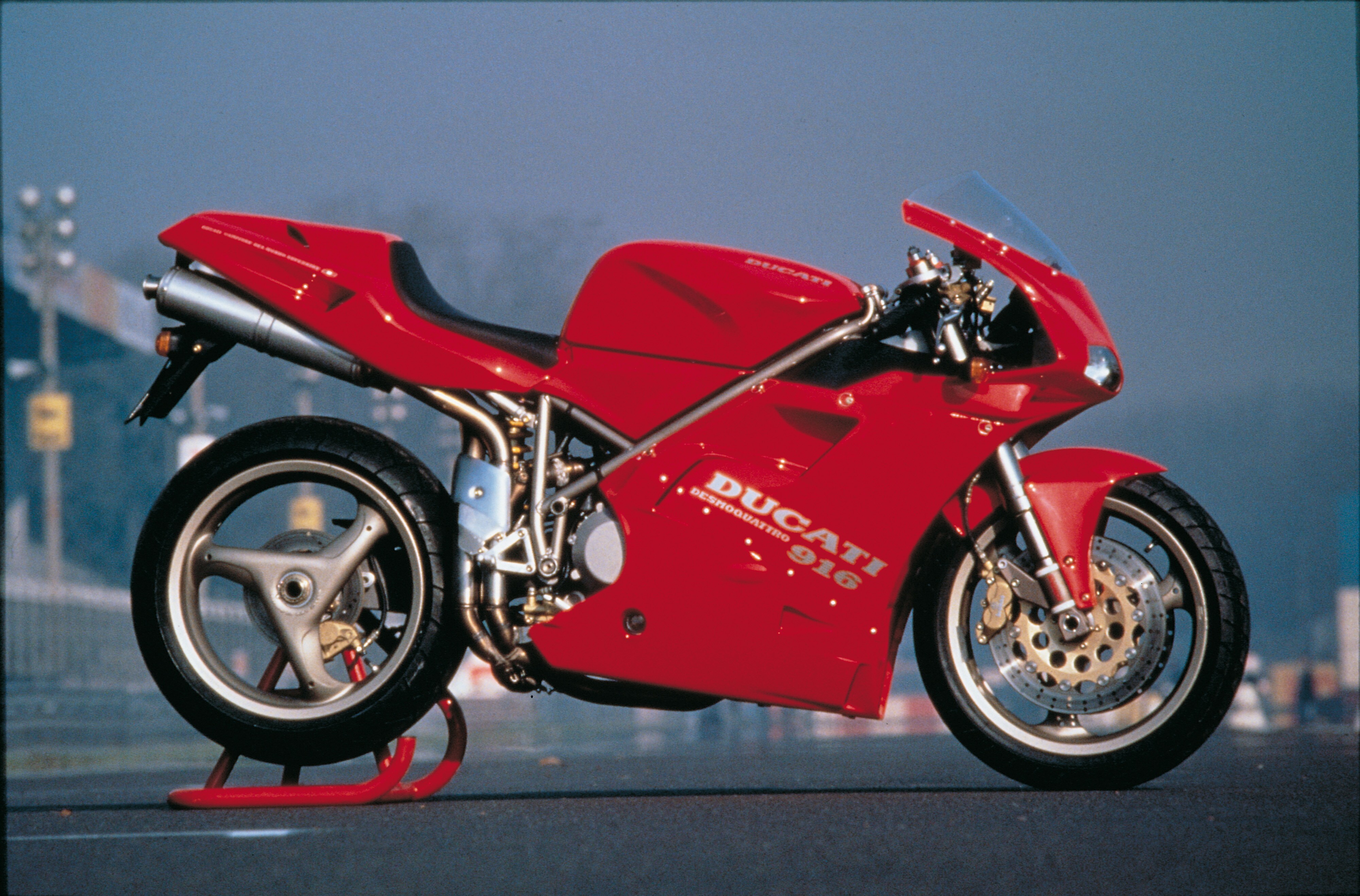 Ducati 916 - side