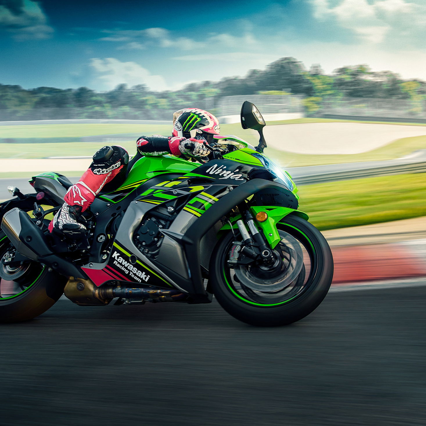 19MY_ZX-10R_007190-1.JPG?width