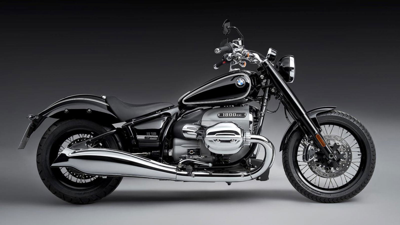 2021-BMW-R-18-First-Look-retro-cruiser-motorcycle-6.jpg