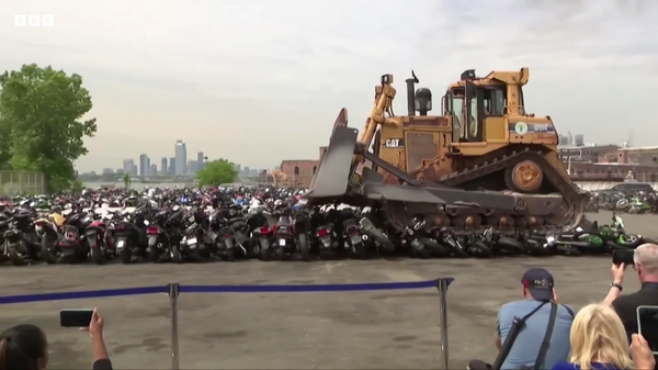 New York Bulldozer crushes 100 motorcycles. - BBC