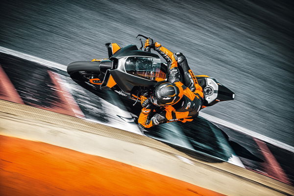 2023 KTM RC 8C-3.jpg