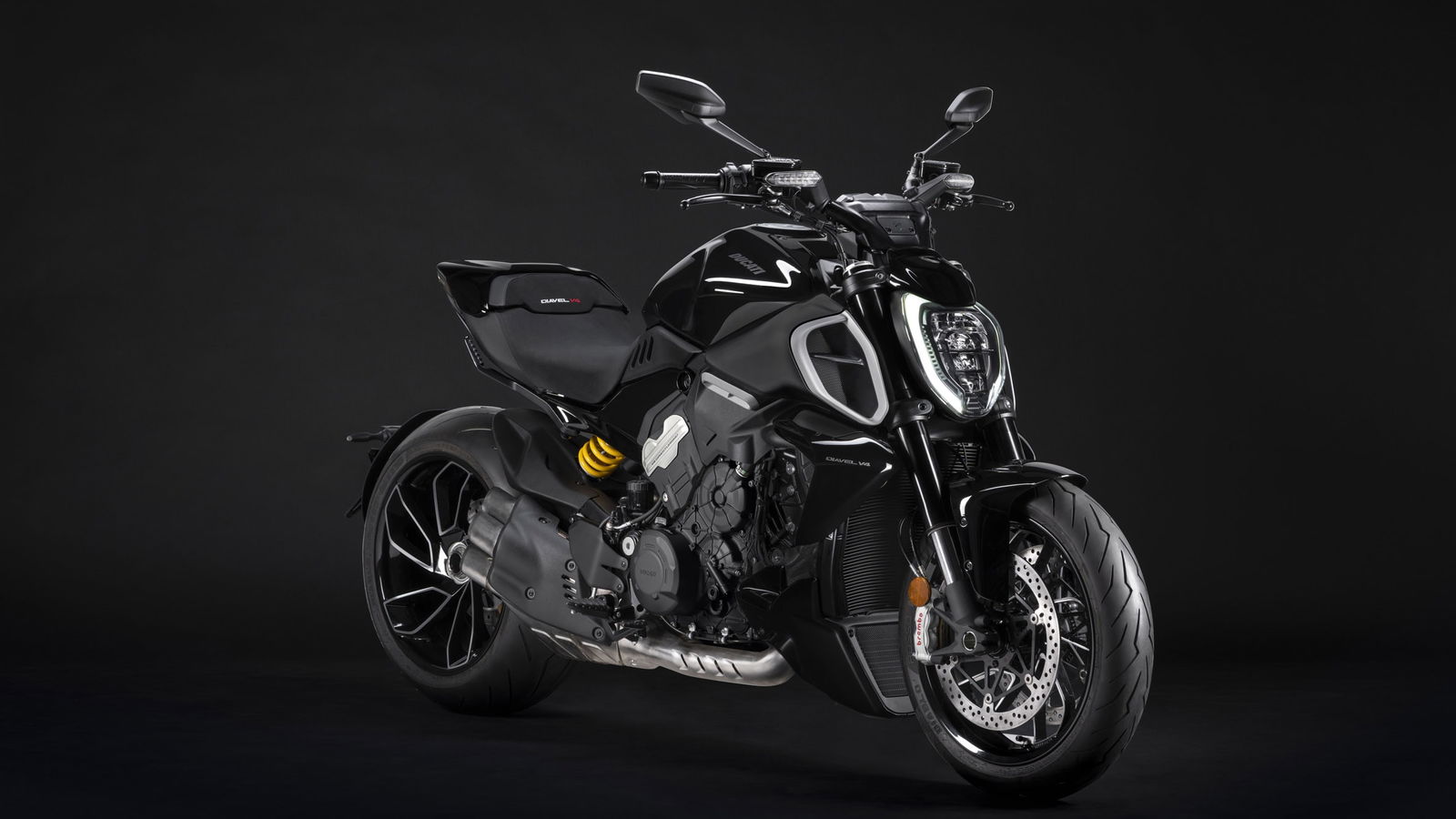 2023-Diavel-V4-03