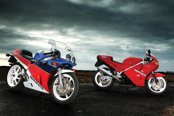 Class of '89: Honda RC30 V Ducati 851