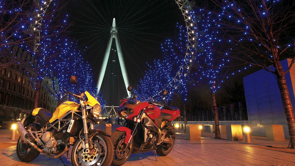 Town & Country Club: Aprilia Tuono V Ducati Monster S4