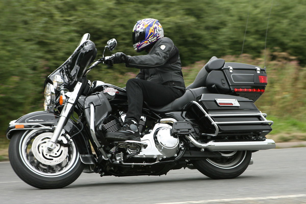 First Ride: Suzuki GSX1300R Hayabusa