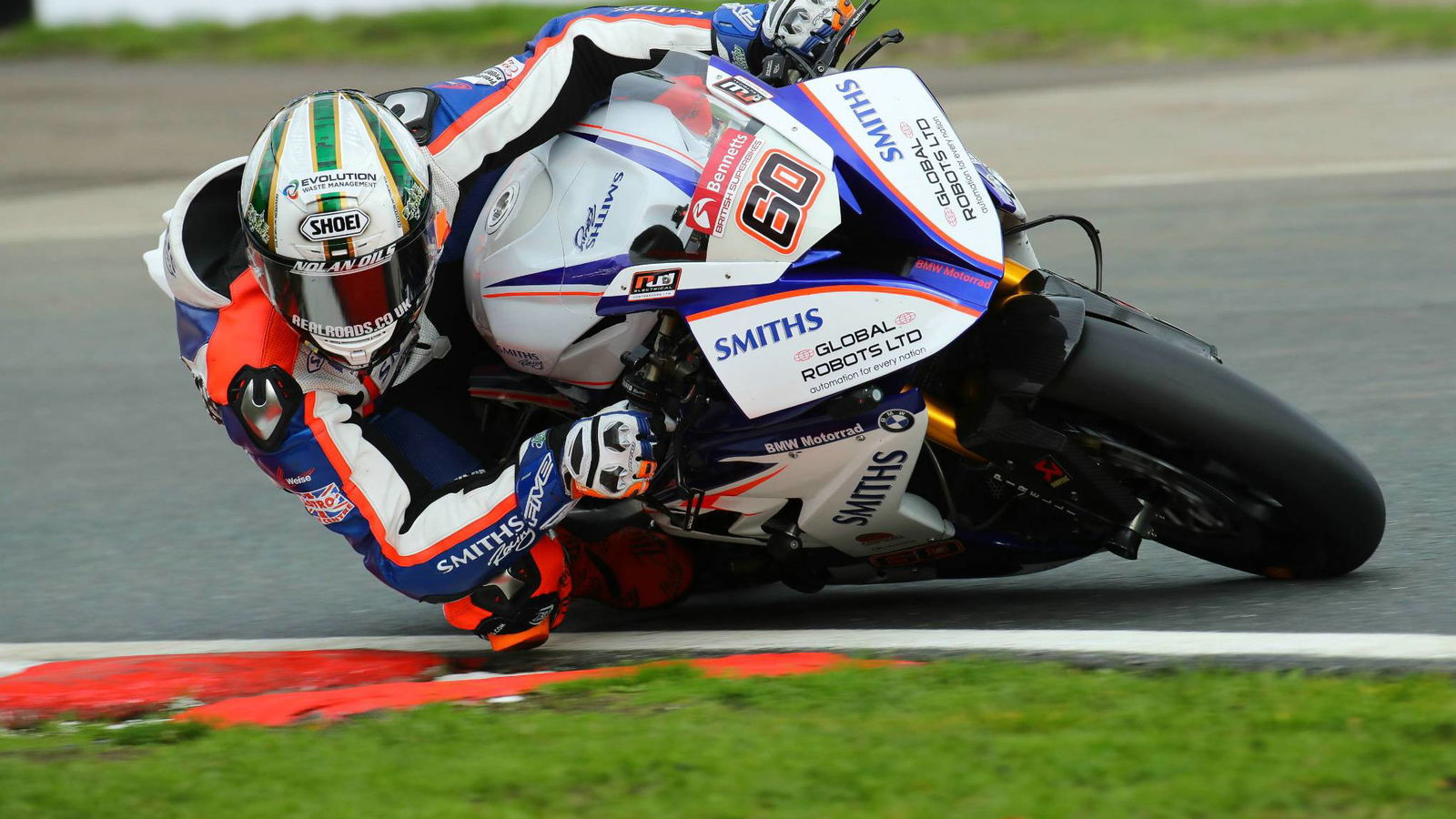 Hickman remains with Smiths Racing BMW
