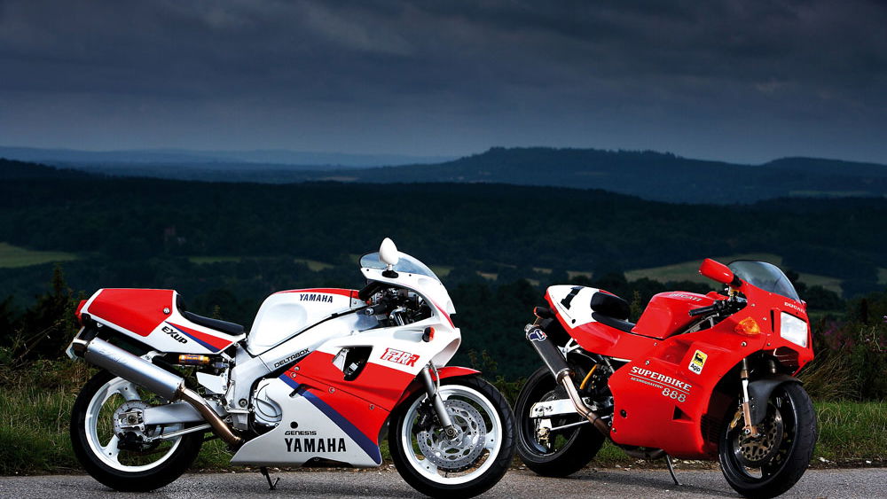 Class of '93: Ducati 888 SP5 vs Yamaha OW01