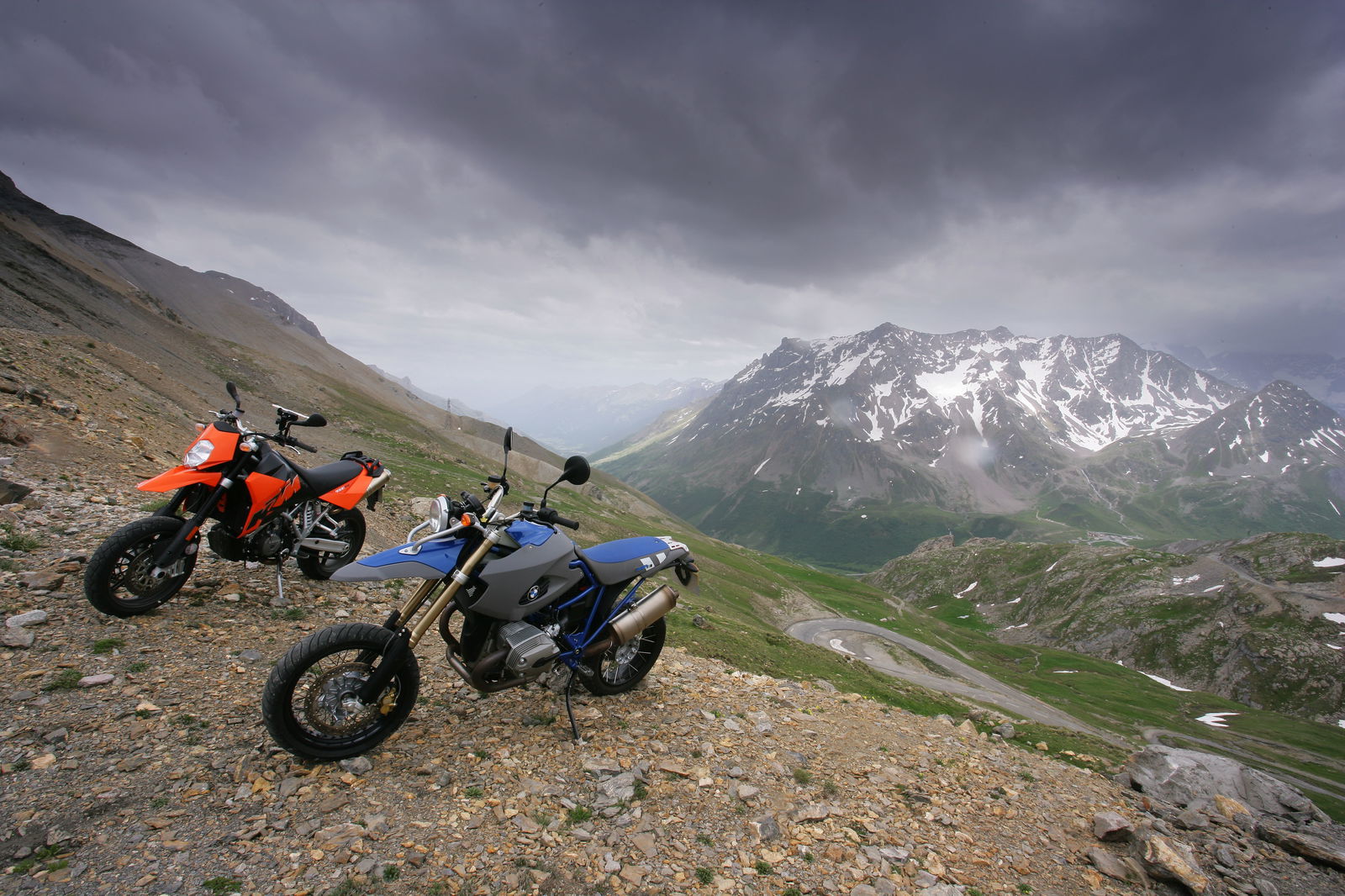 Road Test: ST3s v VFR800 v Guzzi Norge v FJR1300AS