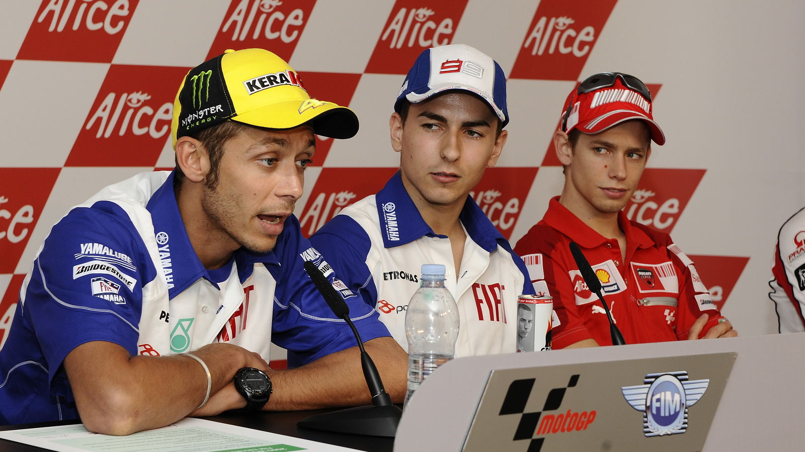 Rossi gives Yamaha Lorenzo ultimatum