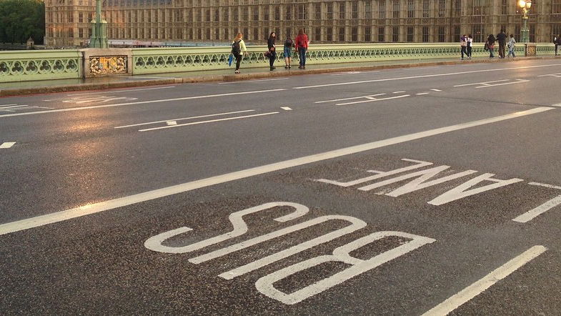 "Bus Lane London" by ytulauratambien, licensed under CC BY-NC-SA 2.0. Copy text