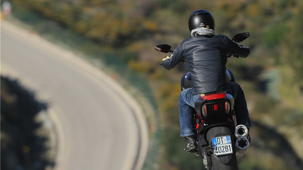 Ducati Diavel Carbon 0-60+ video