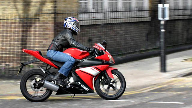 First Ride: Yamaha YZF-R125 from a female perspective