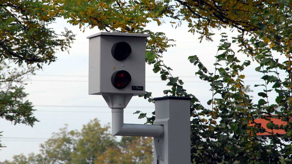 UK roads to get 'intelligent' speed cameras