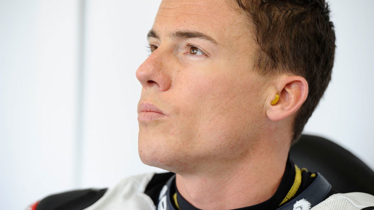 Toseland injured after Aragon test crash