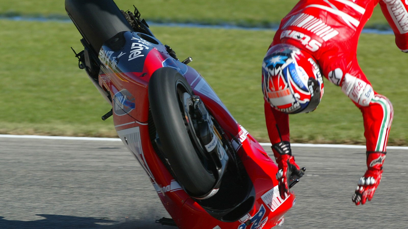 Cold tyre blamed for Stoner crash