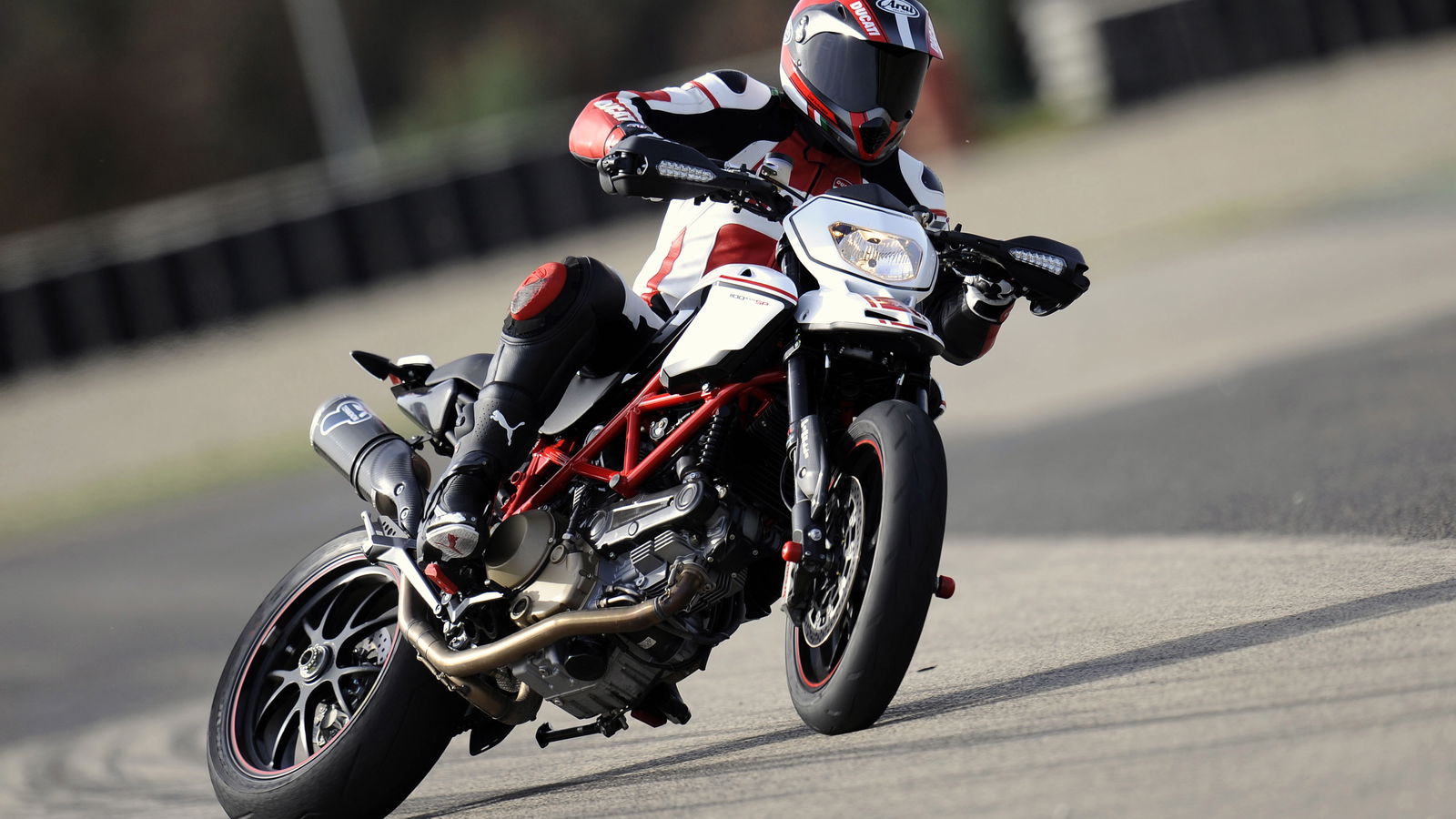 Guareschi onboard lap - Ducati Hypermotard 1100 EVO SP