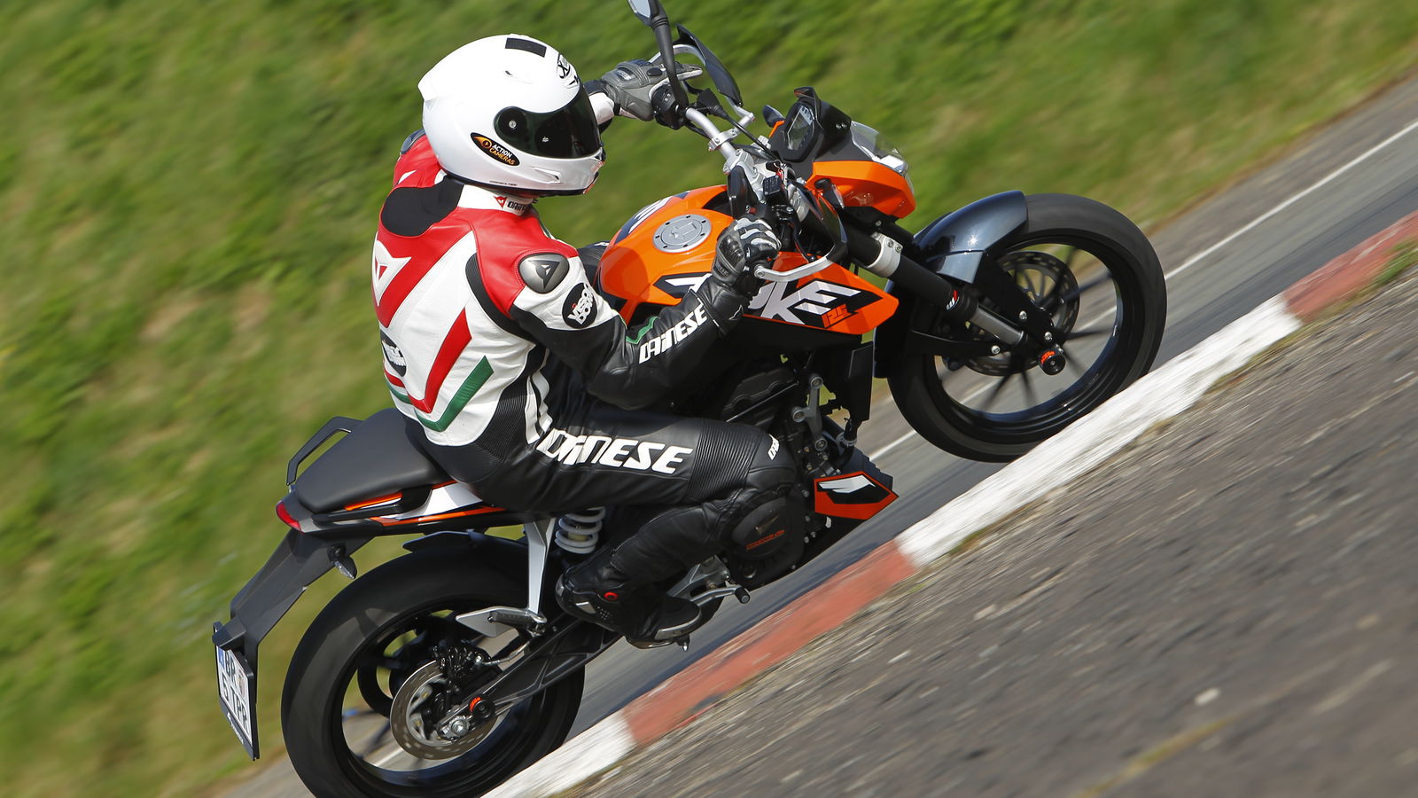 2011 KTM 125 Duke review