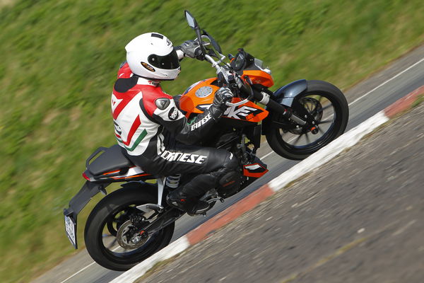 2011 KTM 125 Duke review