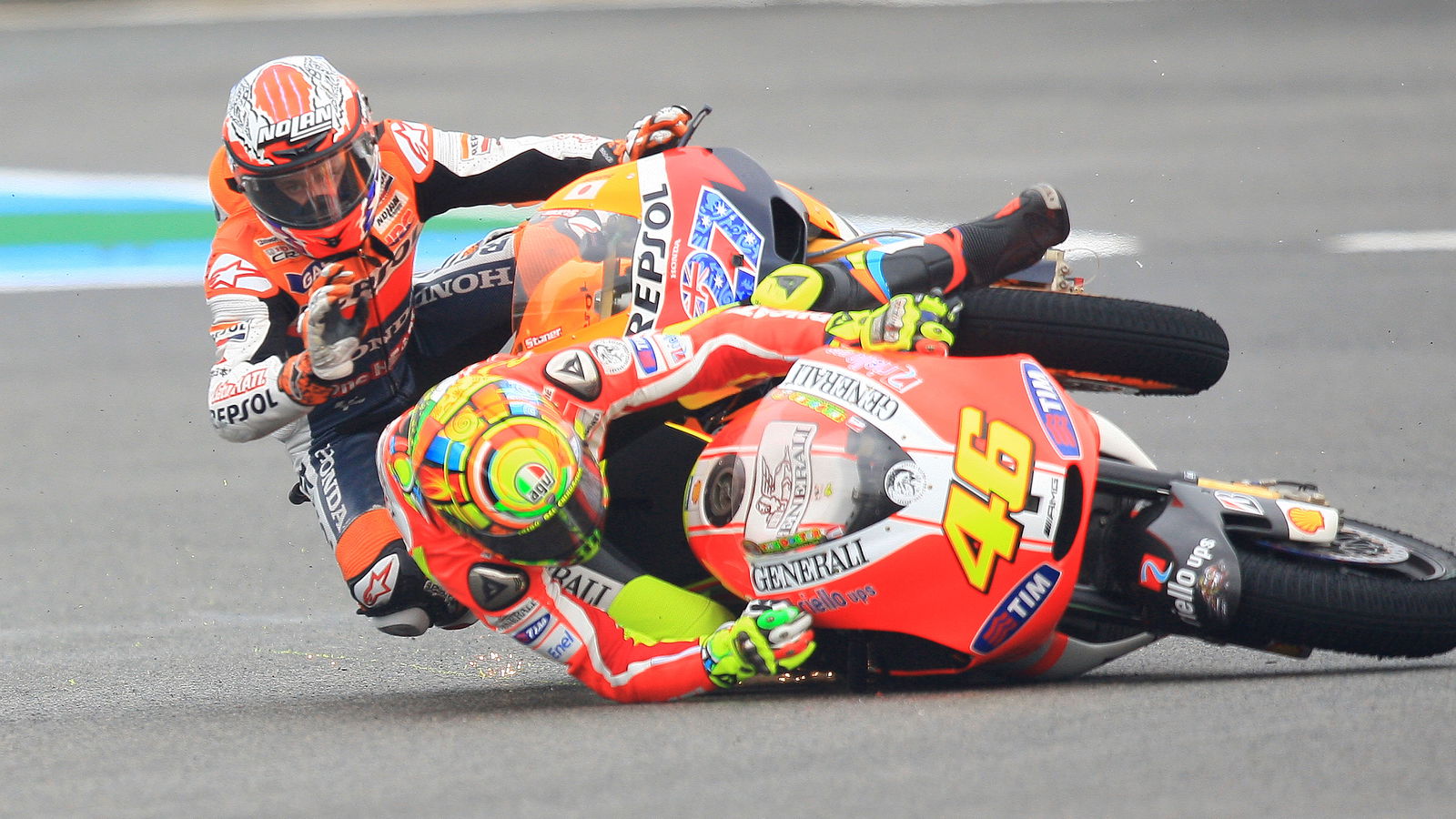 MotoGP 2011: Rossi and Stoner crash sequence