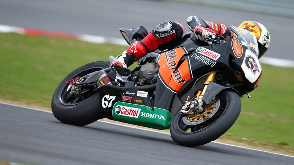 Byrne breaks Brands Hatch lap record