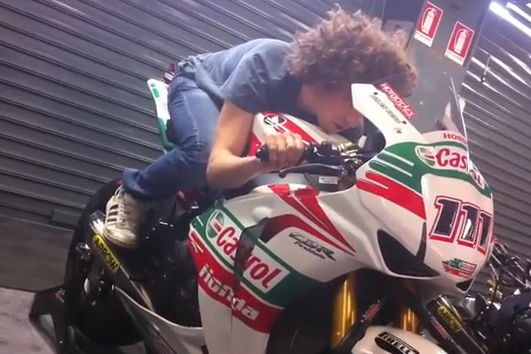 Rossi vs Stoner. The battle continues...