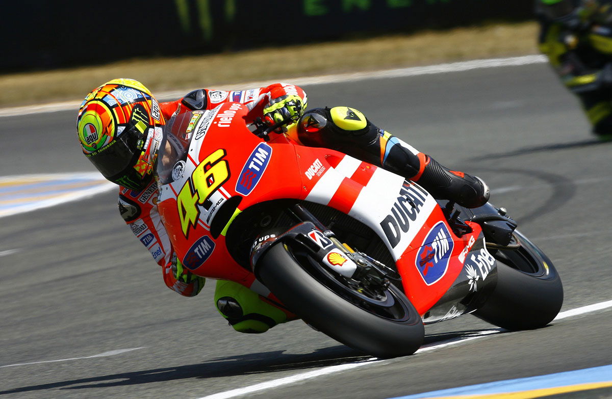 Video: Rossi rides Silverstone - on a road 1198