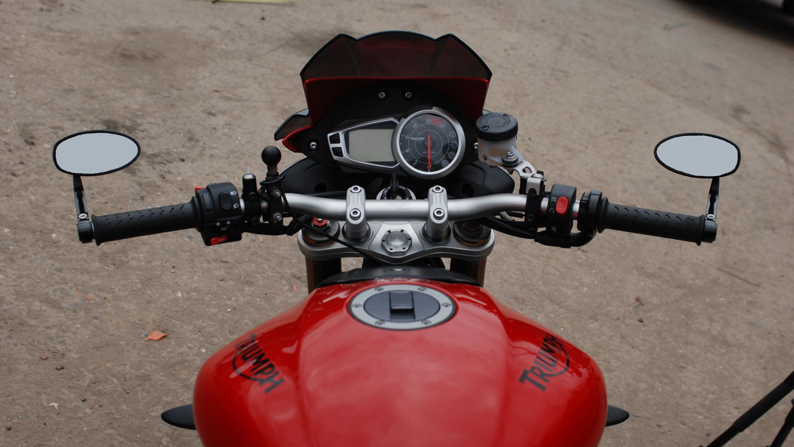 Triumph's 2011 Speed Triple dash explained