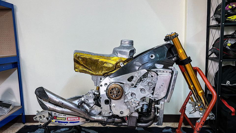 Ex-MotoGP Suzuki GSX-RR seems to be up for sale on Facebook!