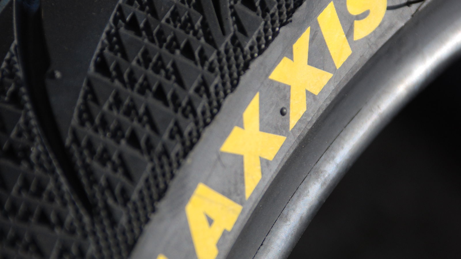 New Stuff: Maxxis Supermaxx Diamond