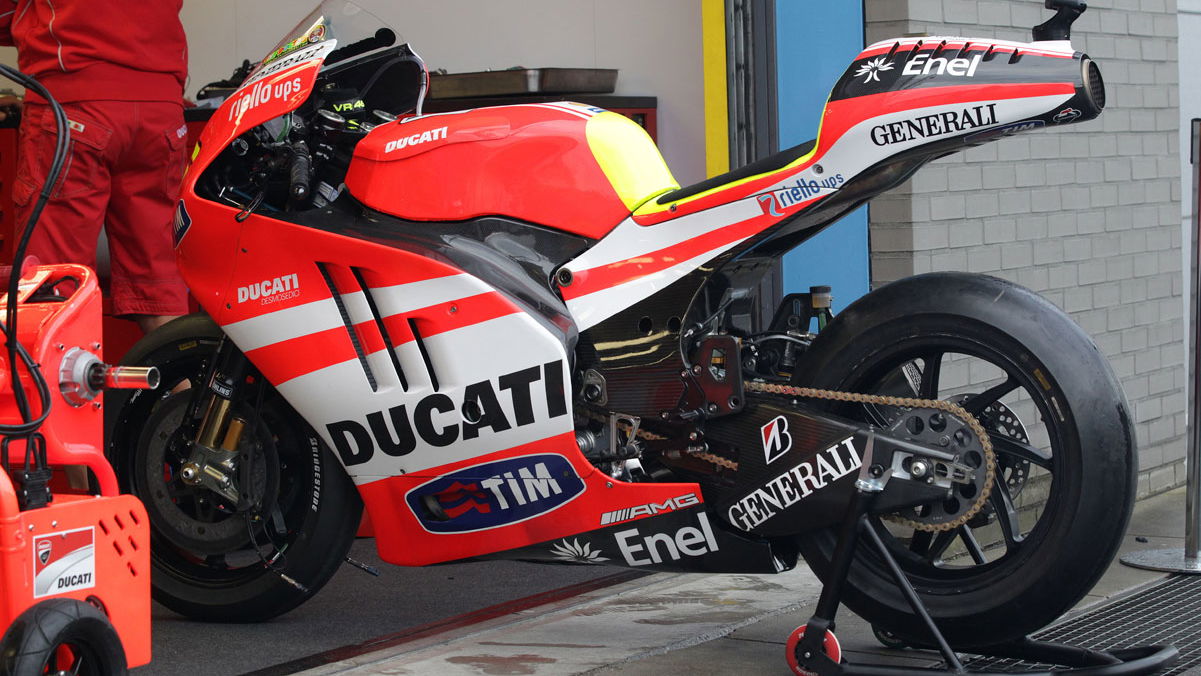Rossi's Desmosedici GP11.1 in detail