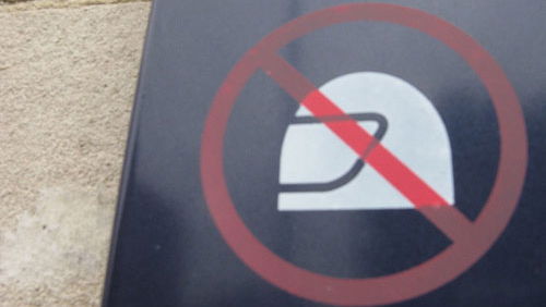 US Biker dies in anti-helmet protest...