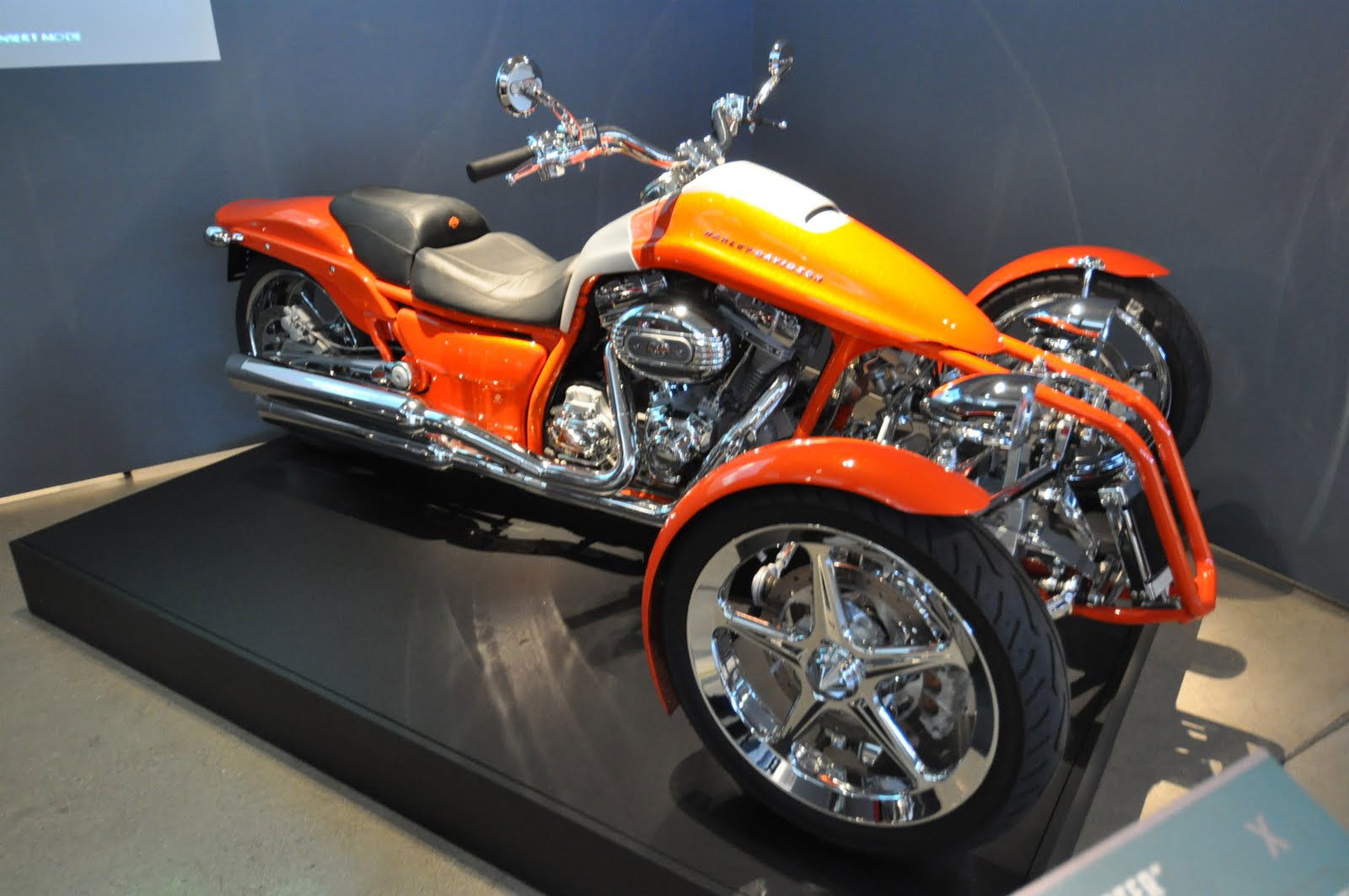 If BMW turned its K1600 into a sports bike