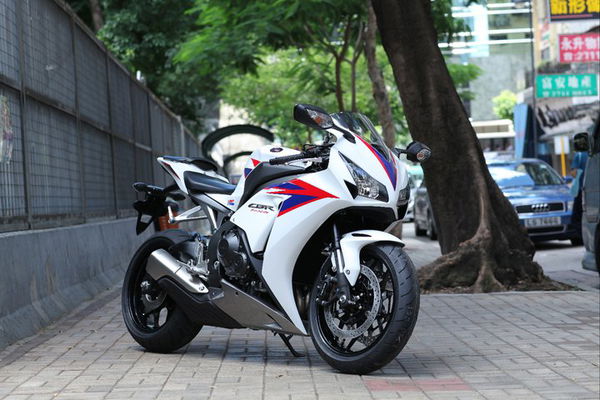 2012 Triumph Daytona 675 revealed