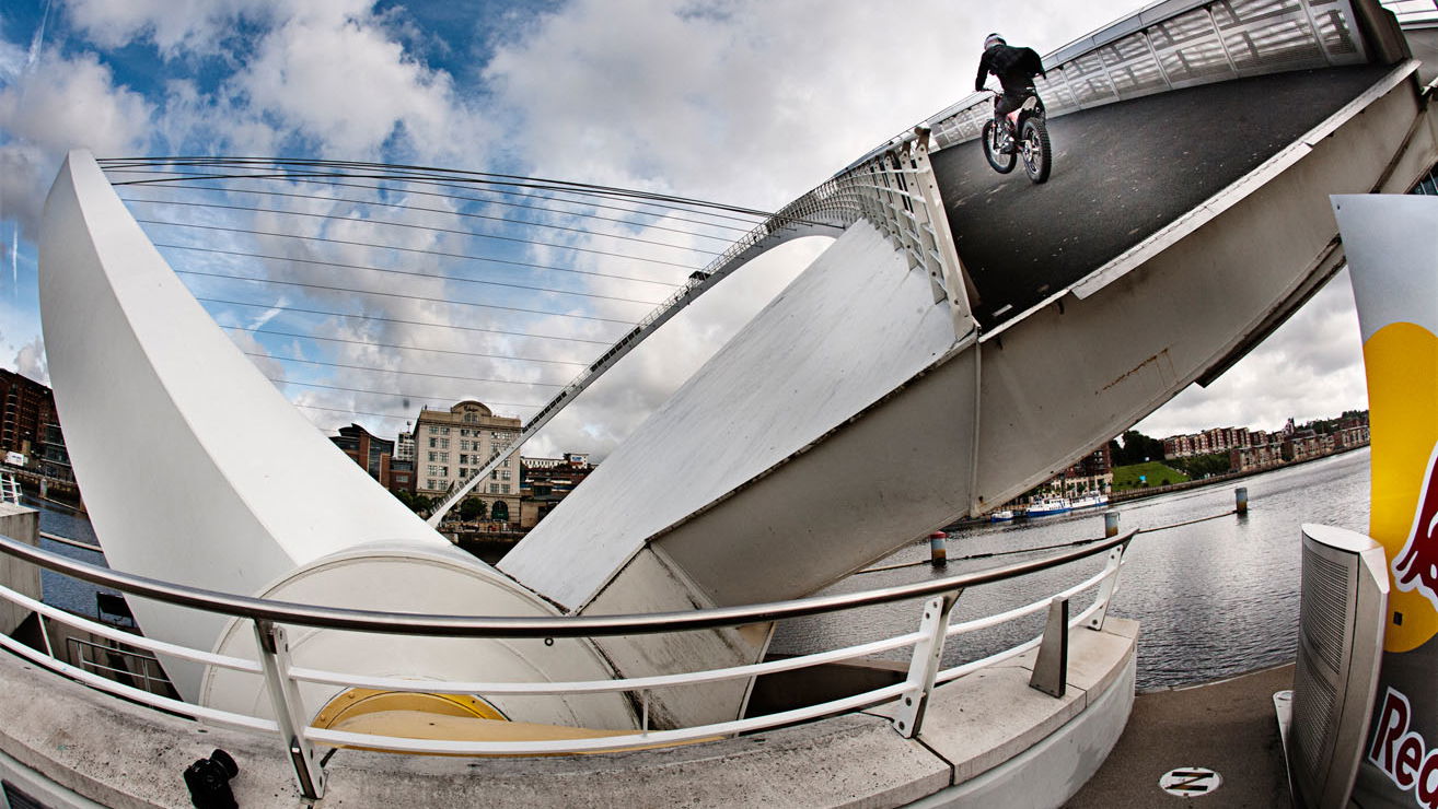 Millenium Bridge trials crossing