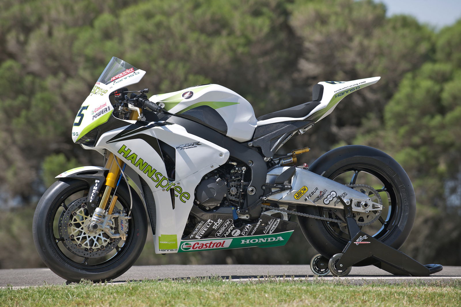 Leon Haslam continues with BMW in 2012