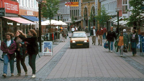 IAM survey: 48% want to remove pavements