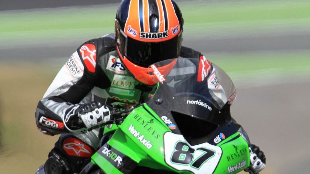 MSS Kawasaki signs Ian Lowry