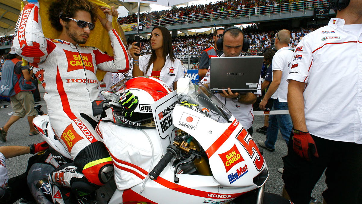 Tributes paid to Marco Simoncelli