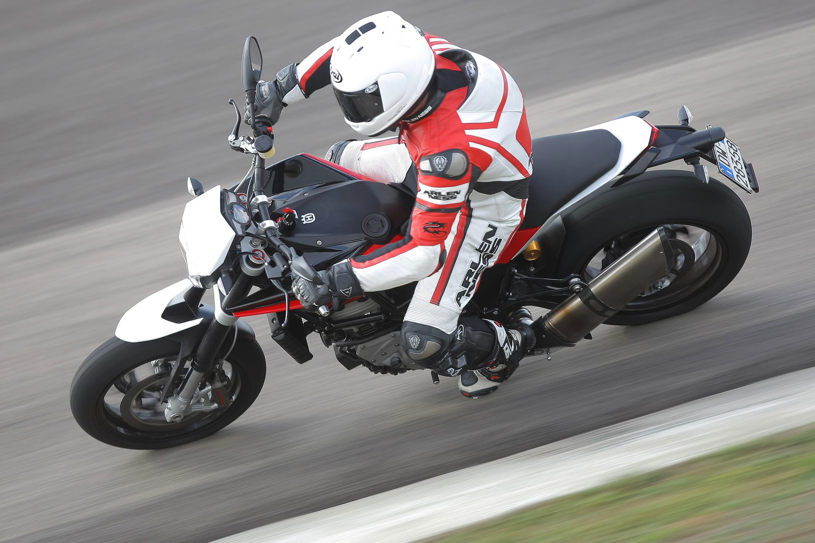 First Ride: 2011 Husqvarna SMR630 review