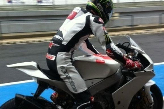 Davies in secret Aprilia RSV4 test