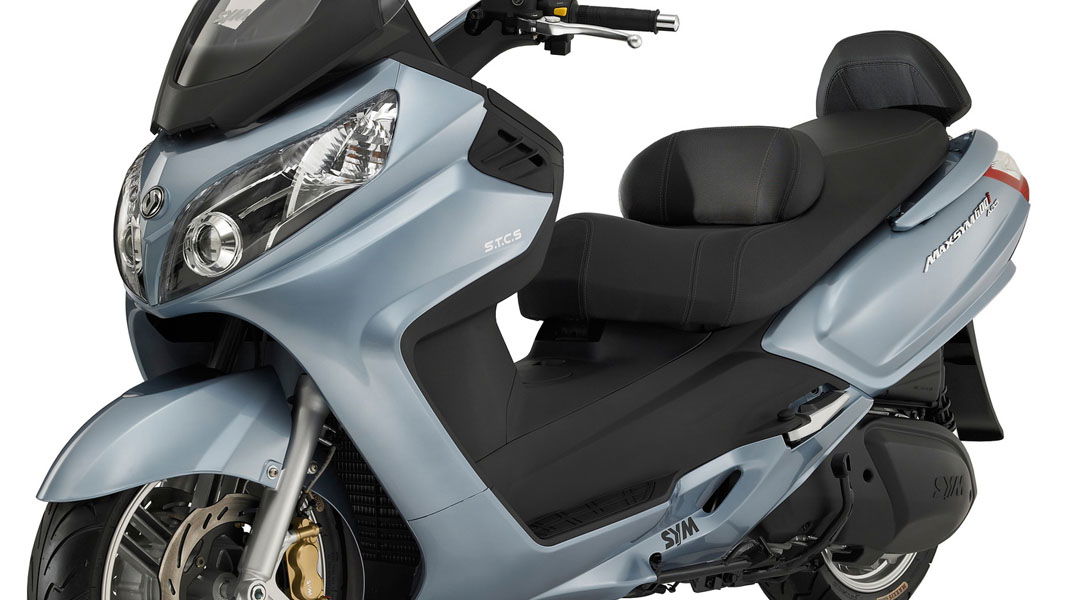 Milan: 2012 Sym maxi scooters