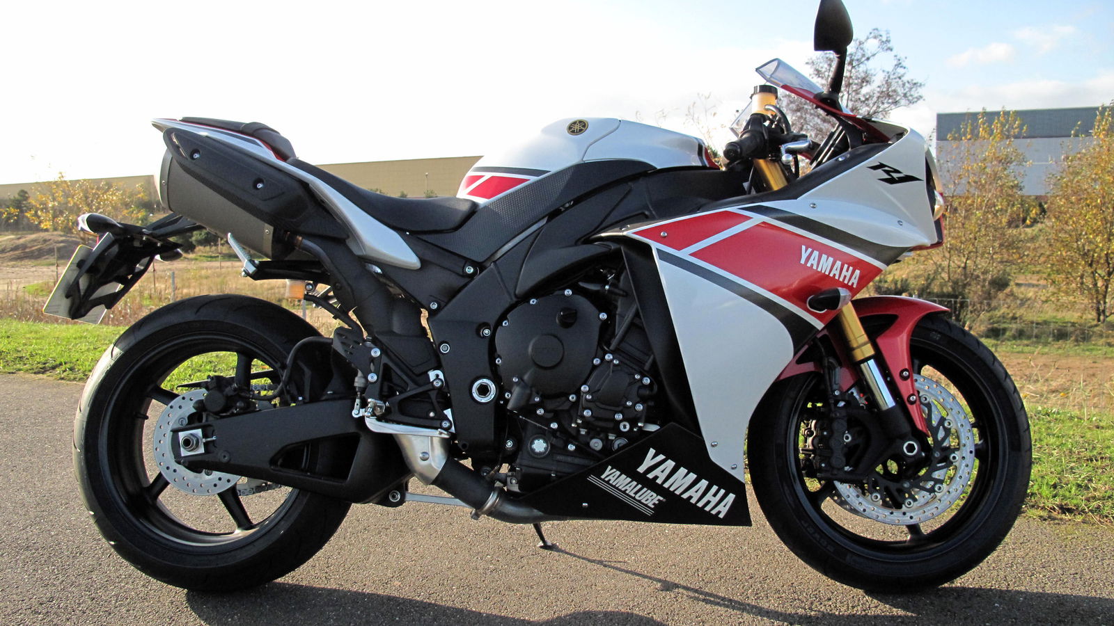 2012 Yamaha YZF-R1 traction control video