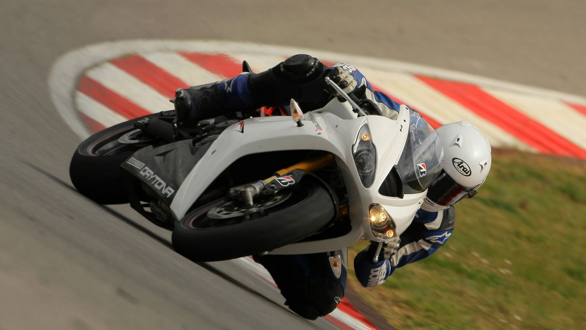 Video: Daytona 675R + Bridgestone S20