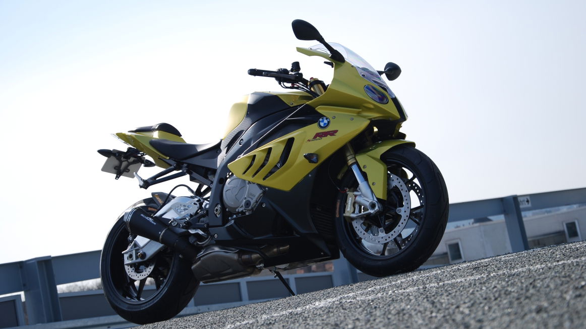 AC Schnizter lets rip with BMW S1000RR goodies