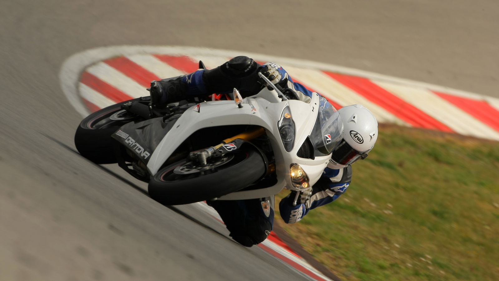 First ride: Triumph Daytona 675R track review