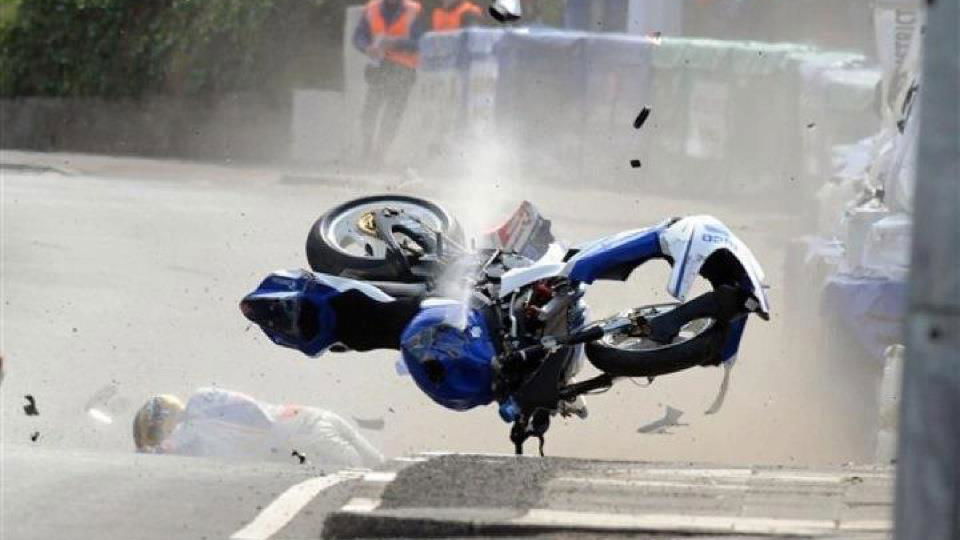 Guy Martin crashes out of NW200