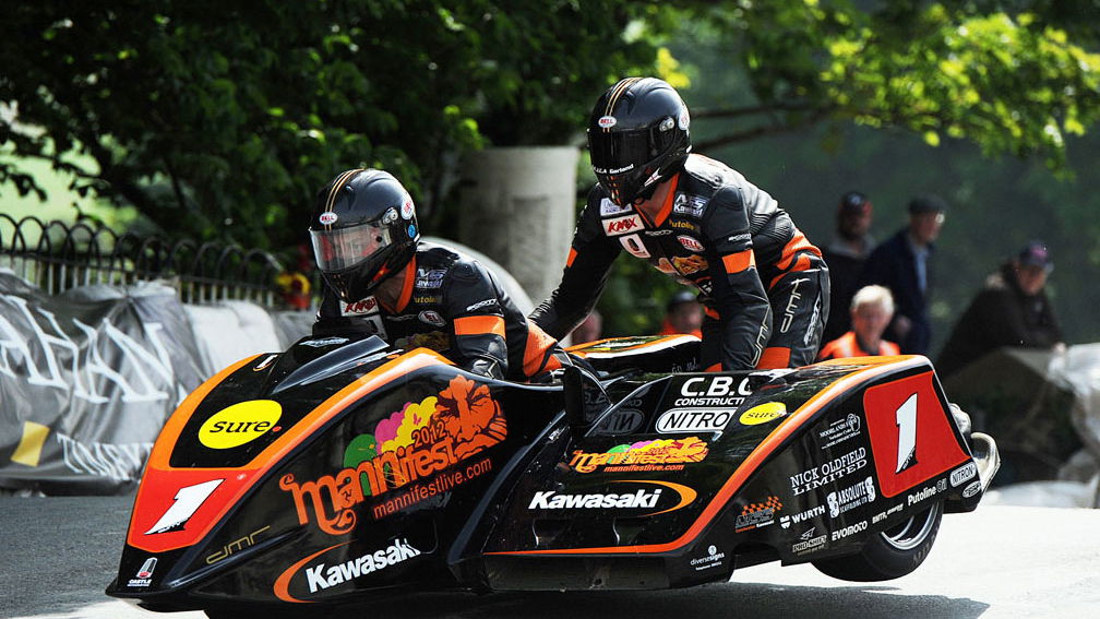 Molyneux & Farrance win Sidecar TT