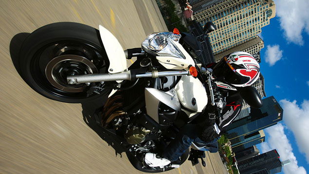 2009 Yamaha XJ6 and Diversion road test review