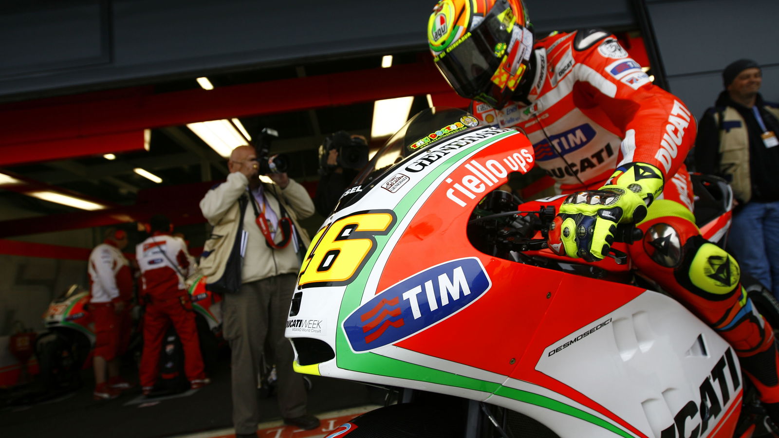 'Rossi on a competitive bike next year'