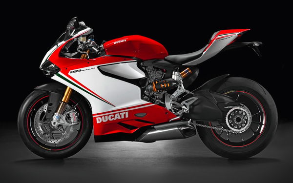 Jenson Button buys a Ducati Panigale